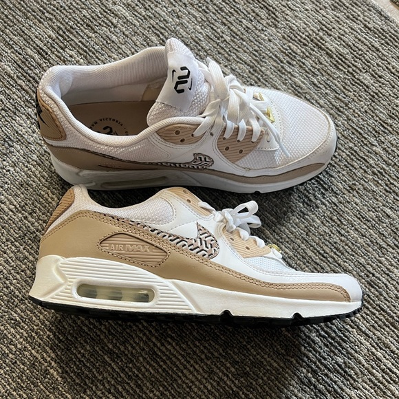 Nike Air Max White and Tan Sneakers Size 8.5 - Picture 2 of 5